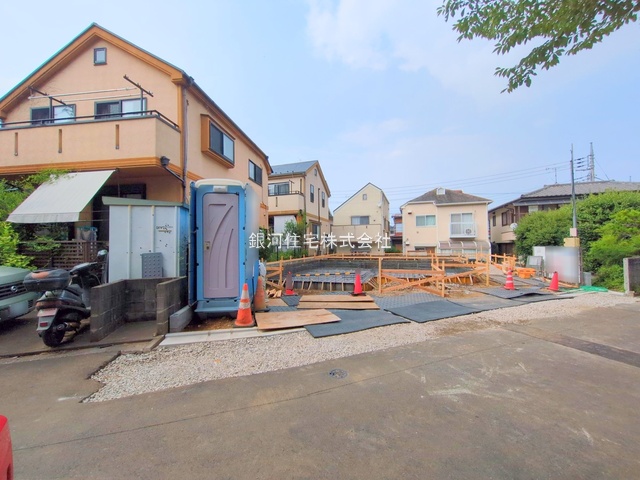 G00379694 東京都小金井市前原町２丁目 新築一戸建て 5490万円 土地面積91.08m² (約27.55坪) 建物面積72.80m² (約22.02坪) 間取り３ＬＤＫ 築年月2025年11月【外観5】