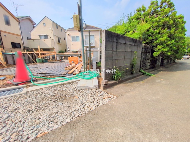 G00379695 東京都小金井市前原町２丁目 新築一戸建て 5190万円 土地面積91.63m² (約27.71坪) 建物面積73.28m² (約22.16坪) 間取り３ＬＤＫ 築年月2025年11月【外観8】