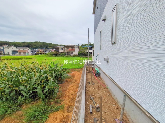 G00379696 東京都八王子市川口町 新築一戸建て 2680万円 土地面積132.42m² (約40.05坪) 建物面積94.77m² (約28.66坪) 間取り３ＬＤＫ 築年月2025年09月【外観12】
