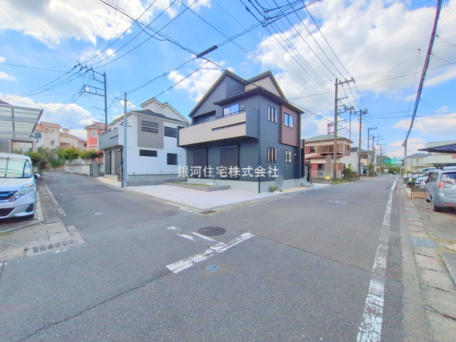 G00379748 神奈川県相模原市中央区淵野辺本町４丁目 新築一戸建て 4680万円 土地面積138.07m² (約41.76坪) 建物面積99.46m² (約30.08坪) 間取り４ＬＤＫ 築年月2025年07月(築１年以内)【外観3】