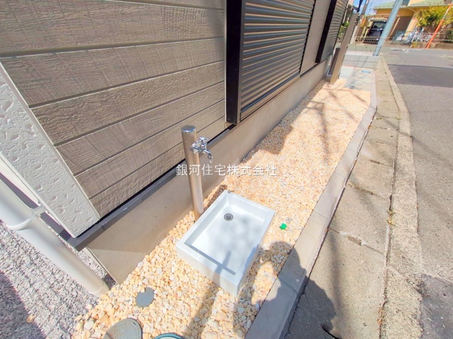 G00379748 神奈川県相模原市中央区淵野辺本町４丁目 新築一戸建て 4680万円 土地面積138.07m² (約41.76坪) 建物面積99.46m² (約30.08坪) 間取り４ＬＤＫ 築年月2025年07月(築１年以内)【外観11】