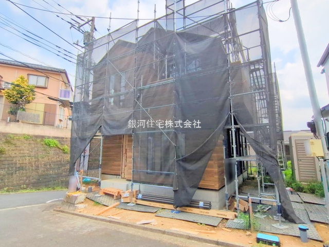G00379765 神奈川県海老名市国分南４丁目 新築一戸建て 6198万円 土地面積124.64m² (約37.70坪) 建物面積99.36m² (約30.05坪) 間取り４ＬＤＫ 築年月2025年09月【外観2】