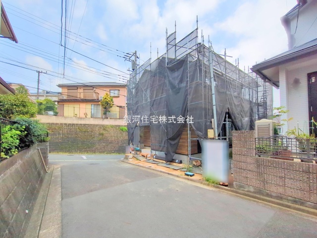 G00379765 神奈川県海老名市国分南４丁目 新築一戸建て 6198万円 土地面積124.64m² (約37.70坪) 建物面積99.36m² (約30.05坪) 間取り４ＬＤＫ 築年月2025年09月【外観3】