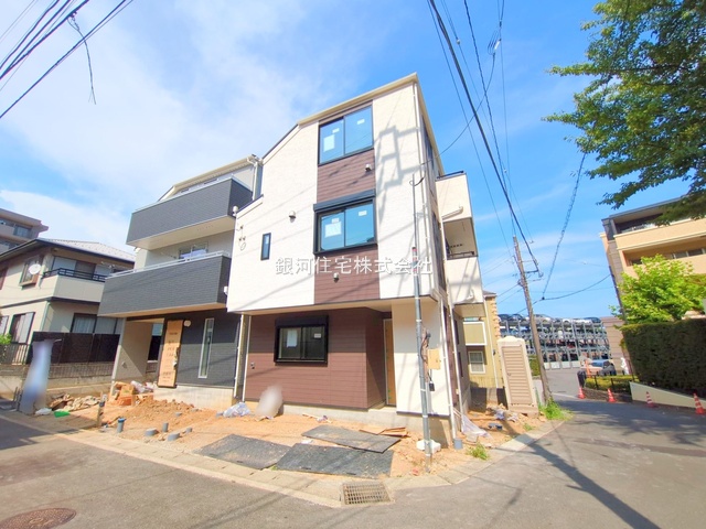 G00379767 神奈川県横浜市港南区日野３丁目 新築一戸建て 4998万円 土地面積66.80m² (約20.20坪) 建物面積98.94m² (約29.92坪) 間取り３ＳＬＤＫ 築年月2025年08月(築１年以内)【外観14】