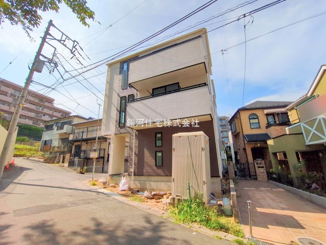 G00379767 神奈川県横浜市港南区日野３丁目 新築一戸建て 4998万円 土地面積66.80m² (約20.20坪) 建物面積98.94m² (約29.92坪) 間取り３ＳＬＤＫ 築年月2025年08月(築１年以内)【外観15】