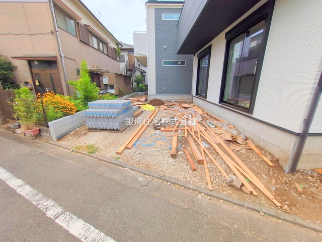 G00379769 神奈川県相模原市南区相南３丁目 新築一戸建て 6198万円 土地面積115.98m² (約35.08坪) 建物面積102.26m² (約30.93坪) 間取り４ＬＤＫ 築年月2025年08月(築１年以内)【外観10】