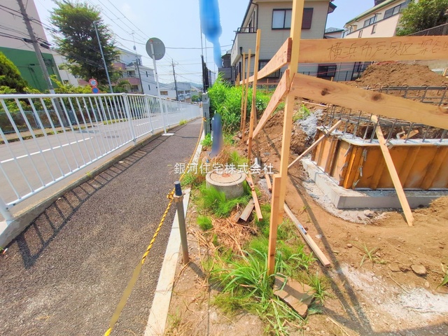 G00379770 神奈川県横浜市戸塚区深谷町 新築一戸建て 4880万円 土地面積183.13m² (約55.39坪) 建物面積95.58m² (約28.91坪) 間取り４ＬＤＫ 築年月2025年09月【外観8】