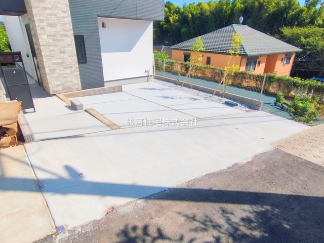 G00379808 神奈川県横浜市緑区西八朔町 新築一戸建て 4590万円 土地面積138.01m² (約41.74坪) 建物面積101.85m² (約30.80坪) 間取り４ＬＤＫ 築年月2025年07月(築１年以内)【外観13】