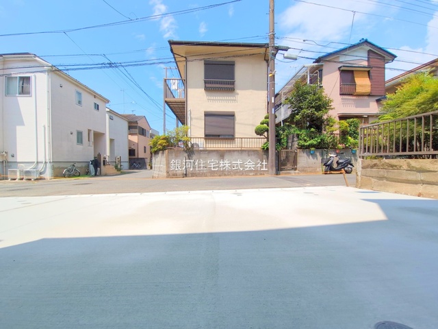 G00379811 神奈川県横浜市栄区上郷町 新築一戸建て 4680万円 土地面積102.53m² (約31.01坪) 建物面積96.46m² (約29.17坪) 間取り４ＬＤＫ 築年月2025年07月(築１年以内)【外観4】