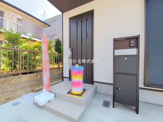 G00379811 神奈川県横浜市栄区上郷町 新築一戸建て 4680万円 土地面積102.53m² (約31.01坪) 建物面積96.46m² (約29.17坪) 間取り４ＬＤＫ 築年月2025年07月(築１年以内)【外観5】