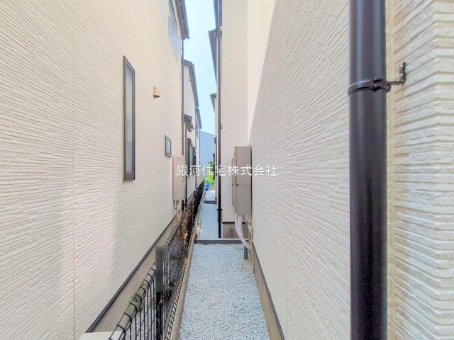 G00379811 神奈川県横浜市栄区上郷町 新築一戸建て 4680万円 土地面積102.53m² (約31.01坪) 建物面積96.46m² (約29.17坪) 間取り４ＬＤＫ 築年月2025年07月(築１年以内)【外観9】