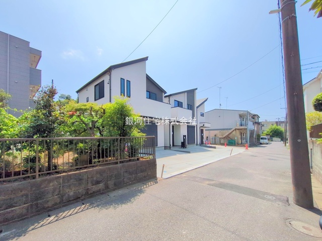 G00379811 神奈川県横浜市栄区上郷町 新築一戸建て 4680万円 土地面積102.53m² (約31.01坪) 建物面積96.46m² (約29.17坪) 間取り４ＬＤＫ 築年月2025年07月(築１年以内)【外観10】