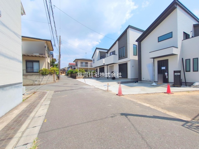G00379811 神奈川県横浜市栄区上郷町 新築一戸建て 4680万円 土地面積102.53m² (約31.01坪) 建物面積96.46m² (約29.17坪) 間取り４ＬＤＫ 築年月2025年07月(築１年以内)【外観11】