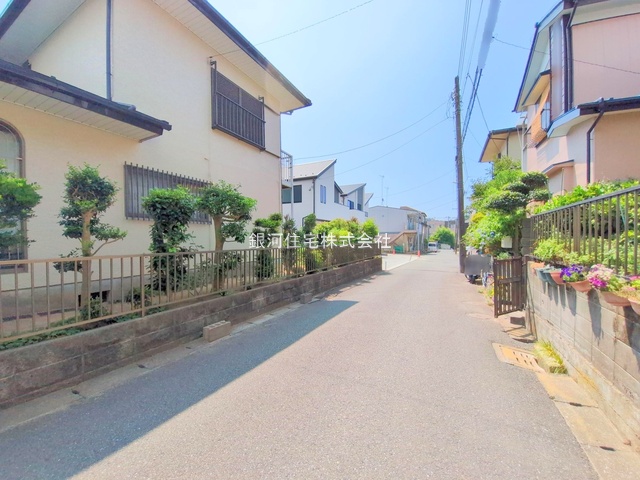 G00379811 神奈川県横浜市栄区上郷町 新築一戸建て 4680万円 土地面積102.53m² (約31.01坪) 建物面積96.46m² (約29.17坪) 間取り４ＬＤＫ 築年月2025年07月(築１年以内)【外観12】