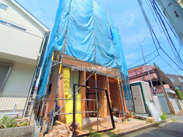 G00379834 神奈川県横浜市神奈川区白幡仲町 新築一戸建て 3780万円 土地面積46.57m² (約14.08坪) 建物面積78.24m² (約23.66坪) 間取り２ＳＬＤＫ 築年月2025年09月【外観2】