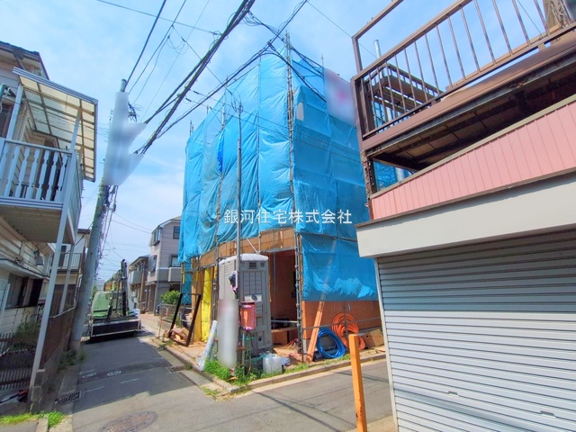 G00379834 神奈川県横浜市神奈川区白幡仲町 新築一戸建て 3780万円 土地面積46.57m² (約14.08坪) 建物面積78.24m² (約23.66坪) 間取り２ＳＬＤＫ 築年月2025年09月【外観3】