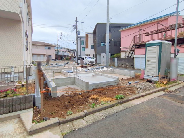 G00379834 神奈川県横浜市神奈川区白幡仲町 新築一戸建て 3780万円 土地面積46.57m² (約14.08坪) 建物面積78.24m² (約23.66坪) 間取り２ＳＬＤＫ 築年月2025年09月【外観5】