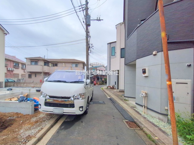 G00379835 神奈川県横浜市神奈川区白幡仲町 新築一戸建て 3780万円 土地面積46.57m² (約14.08坪) 建物面積78.03m² (約23.60坪) 築年月2025年09月【外観9】