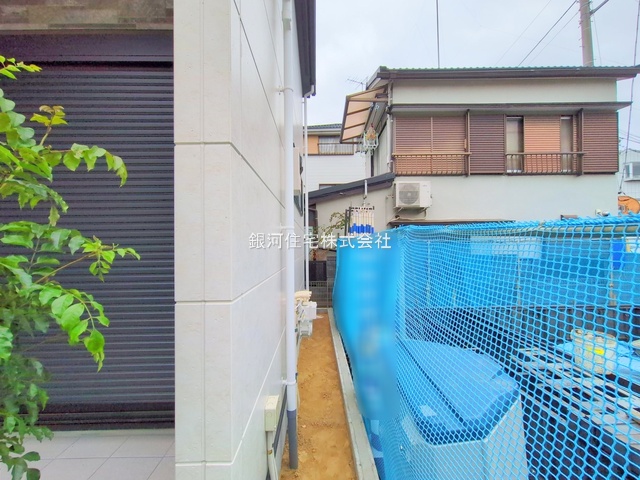 G00379861 東京都練馬区石神井台３丁目 新築一戸建て 7998万円 土地面積106.22m² (約32.13坪) 建物面積96.36m² (約29.14坪) 間取り４ＬＤＫ 築年月2025年11月(築１年以内)【外観5】