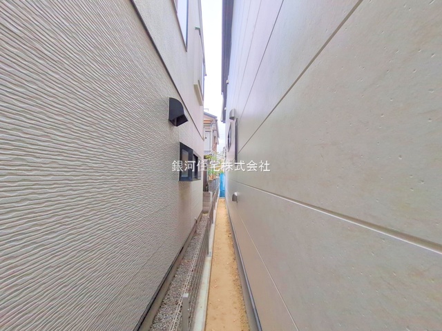 G00379861 東京都練馬区石神井台３丁目 新築一戸建て 7998万円 土地面積106.22m² (約32.13坪) 建物面積96.36m² (約29.14坪) 間取り４ＬＤＫ 築年月2025年11月(築１年以内)【外観8】