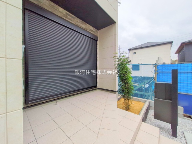 G00379861 東京都練馬区石神井台３丁目 新築一戸建て 7998万円 土地面積106.22m² (約32.13坪) 建物面積96.36m² (約29.14坪) 間取り４ＬＤＫ 築年月2025年11月(築１年以内)【外観9】