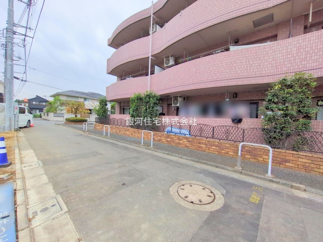 G00379861 東京都練馬区石神井台３丁目 新築一戸建て 7998万円 土地面積106.22m² (約32.13坪) 建物面積96.36m² (約29.14坪) 間取り４ＬＤＫ 築年月2025年11月(築１年以内)【外観11】