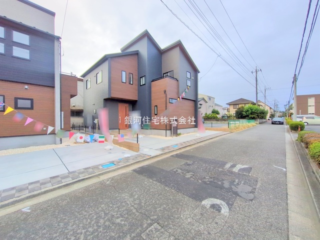 G00380224 埼玉県狭山市富士見２丁目 新築一戸建て 3898万円 土地面積148.61m² (約44.95坪) 建物面積103.86m² (約31.41坪) 間取り４ＬＤＫ 築年月2025年10月(築１年以内)【外観3】