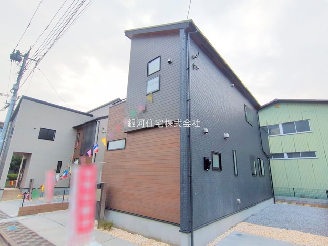 G00380224 埼玉県狭山市富士見２丁目 新築一戸建て 3898万円 土地面積148.61m² (約44.95坪) 建物面積103.86m² (約31.41坪) 間取り４ＬＤＫ 築年月2025年10月(築１年以内)【外観9】