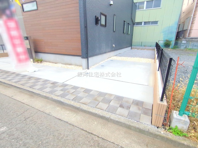 G00380224 埼玉県狭山市富士見２丁目 新築一戸建て 3898万円 土地面積148.61m² (約44.95坪) 建物面積103.86m² (約31.41坪) 間取り４ＬＤＫ 築年月2025年10月(築１年以内)【外観10】