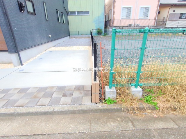 G00380224 埼玉県狭山市富士見２丁目 新築一戸建て 3898万円 土地面積148.61m² (約44.95坪) 建物面積103.86m² (約31.41坪) 間取り４ＬＤＫ 築年月2025年10月(築１年以内)【外観11】