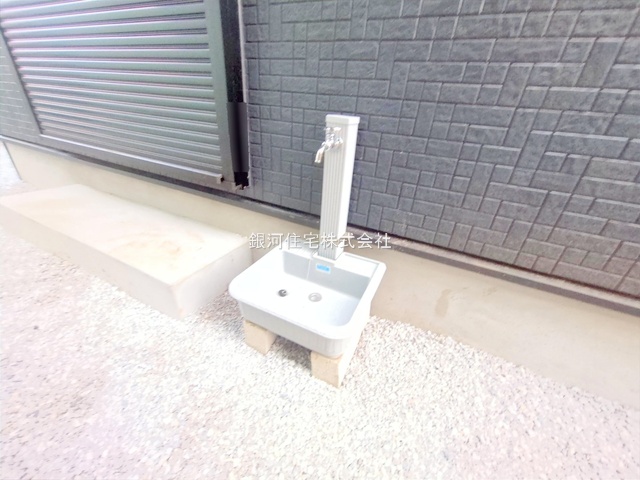 G00380224 埼玉県狭山市富士見２丁目 新築一戸建て 3898万円 土地面積148.61m² (約44.95坪) 建物面積103.86m² (約31.41坪) 間取り４ＬＤＫ 築年月2025年10月(築１年以内)【外観15】