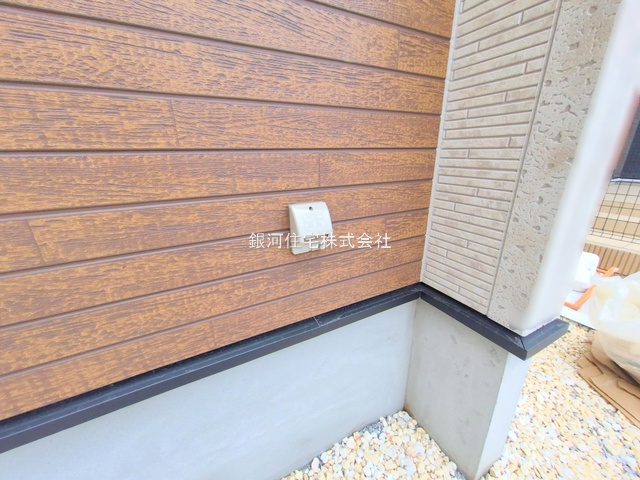 G00380225 埼玉県狭山市富士見２丁目 新築一戸建て 4098万円 土地面積148.62m² (約44.95坪) 建物面積103.38m² (約31.27坪) 間取り３ＬＤＫ 築年月2025年10月(築１年以内)【外観4】