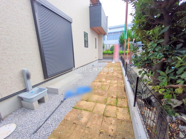 G00380225 埼玉県狭山市富士見２丁目 新築一戸建て 4098万円 土地面積148.62m² (約44.95坪) 建物面積103.38m² (約31.27坪) 間取り３ＬＤＫ 築年月2025年10月(築１年以内)【外観16】