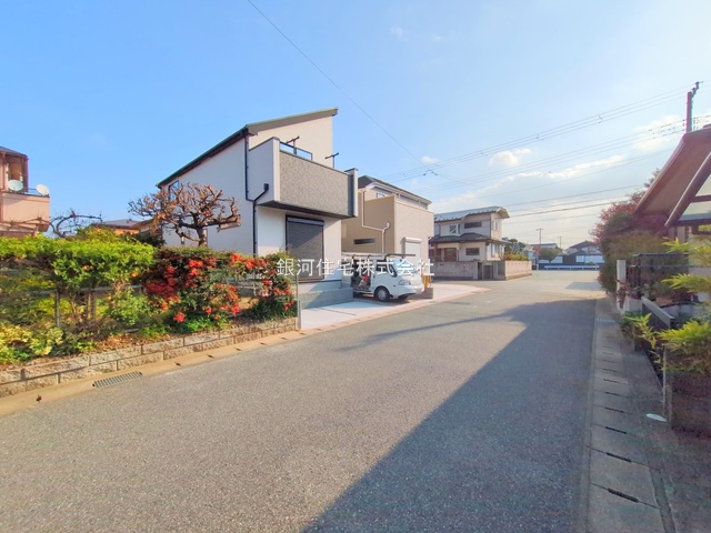 G00380592 千葉県千葉市美浜区磯辺３丁目 新築一戸建て 4590万円 土地面積103.11m² (約31.19坪) 建物面積92.74m² (約28.05坪) 間取り３ＬＤＫ 築年月2025年11月(築１年以内)【外観3】