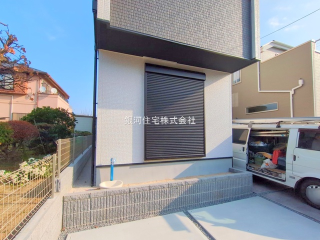 G00380592 千葉県千葉市美浜区磯辺３丁目 新築一戸建て 4590万円 土地面積103.11m² (約31.19坪) 建物面積92.74m² (約28.05坪) 間取り３ＬＤＫ 築年月2025年11月(築１年以内)【外観5】