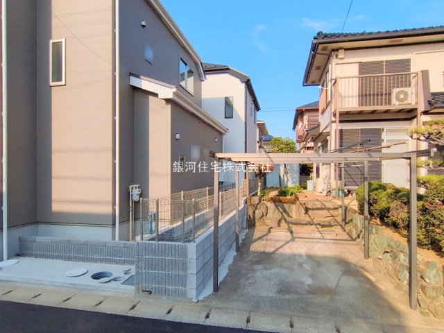 G00380592 千葉県千葉市美浜区磯辺３丁目 新築一戸建て 4590万円 土地面積103.11m² (約31.19坪) 建物面積92.74m² (約28.05坪) 間取り３ＬＤＫ 築年月2025年11月(築１年以内)【外観16】