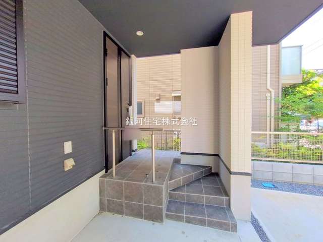 G00380660 千葉県市川市本行徳 新築一戸建て 6688万円 土地面積92.73m² (約28.05坪) 建物面積117.57m² (約35.56坪) 間取り３ＳＬＤＫ 築年月2025年06月(築１年以内)【外観5】
