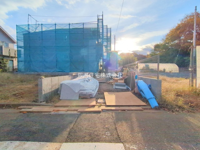 G00380808 東京都国立市矢川３丁目 新築一戸建て 5480万円 土地面積121.44m² (約36.73坪) 建物面積98.01m² (約29.64坪) 間取り４ＬＤＫ 築年月2025年12月(築１年以内)【外観5】