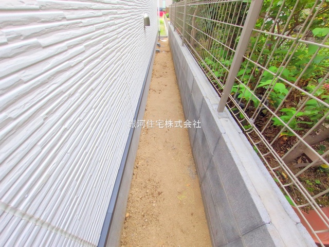 G00381547 東京都国立市西２丁目 新築一戸建て 6699万円 土地面積126.02m² (約38.12坪) 建物面積105.57m² (約31.93坪) 間取り４ＬＤＫ 築年月2025年09月(築１年以内)【外観6】