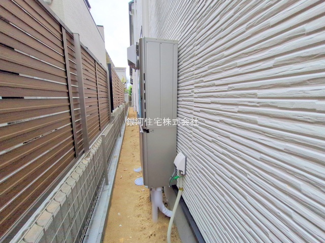 G00381547 東京都国立市西２丁目 新築一戸建て 6699万円 土地面積126.02m² (約38.12坪) 建物面積105.57m² (約31.93坪) 間取り４ＬＤＫ 築年月2025年09月(築１年以内)【外観8】