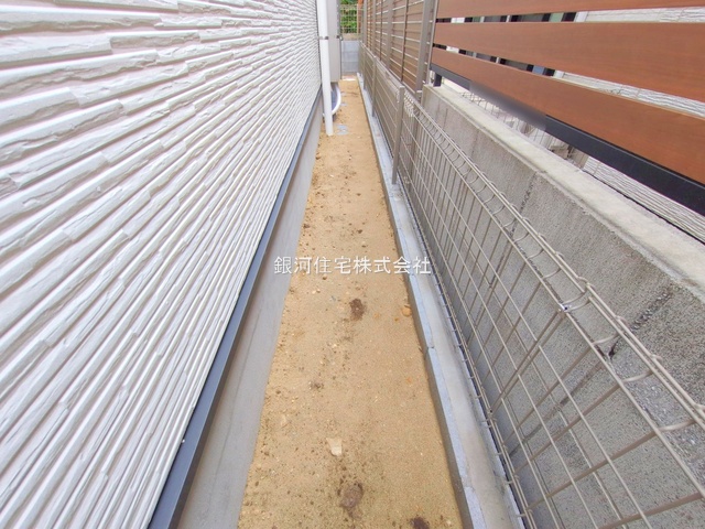 G00381547 東京都国立市西２丁目 新築一戸建て 6699万円 土地面積126.02m² (約38.12坪) 建物面積105.57m² (約31.93坪) 間取り４ＬＤＫ 築年月2025年09月(築１年以内)【外観9】