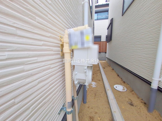 G00381547 東京都国立市西２丁目 新築一戸建て 6699万円 土地面積126.02m² (約38.12坪) 建物面積105.57m² (約31.93坪) 間取り４ＬＤＫ 築年月2025年09月(築１年以内)【外観10】