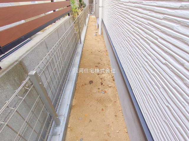 G00381548 東京都国立市西２丁目 新築一戸建て 7449万円 土地面積126.22m² (約38.18坪) 建物面積105.57m² (約31.93坪) 間取り４ＬＤＫ 築年月2025年09月(築１年以内)【外観10】