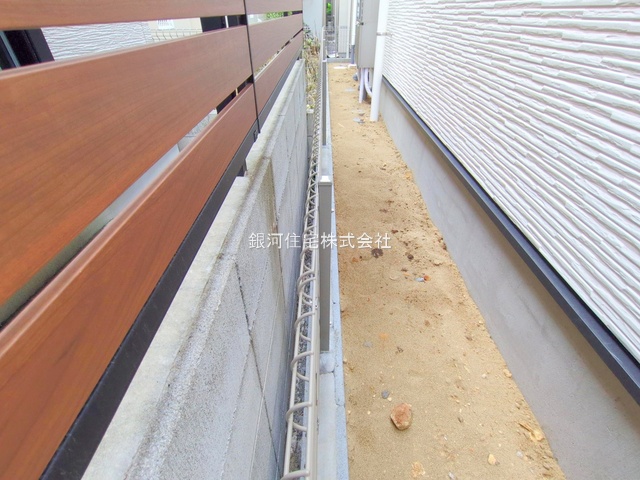 G00381548 東京都国立市西２丁目 新築一戸建て 7449万円 土地面積126.22m² (約38.18坪) 建物面積105.57m² (約31.93坪) 間取り４ＬＤＫ 築年月2025年09月(築１年以内)【外観11】