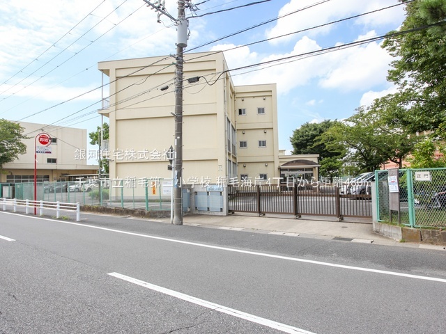 G00381657 千葉県千葉市美浜区稲毛海岸４丁目 新築一戸建て 4290万円 土地面積58.84m² (約17.79坪) 建物面積114.61m² (約34.66坪) 間取り３ＳＬＤＫ 築年月2026年03月【周辺環境】千葉市立稲毛第二小学校