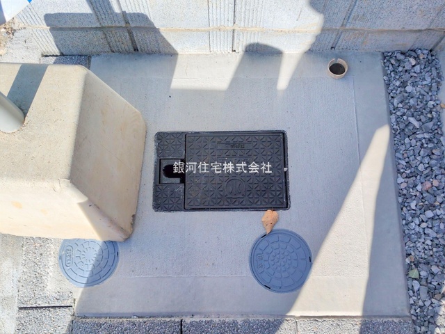 G00381732 東京都足立区佐野２丁目 新築一戸建て 4490万円 土地面積60.40m² (約18.27坪) 建物面積100.63m² (約30.44坪) 築年月2025年10月(築１年以内)【外観6】