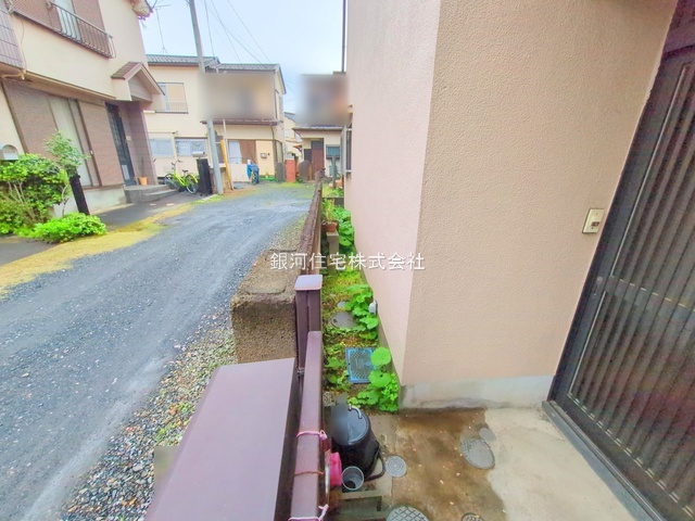 G00381766 埼玉県所沢市和ヶ原１丁目 中古一戸建て 930万円 土地面積58.28m² (約17.62坪) 建物面積46.97m² (約14.20坪) 間取り２ＬＤＫ 築年月1970年02月(築55年)【外観4】