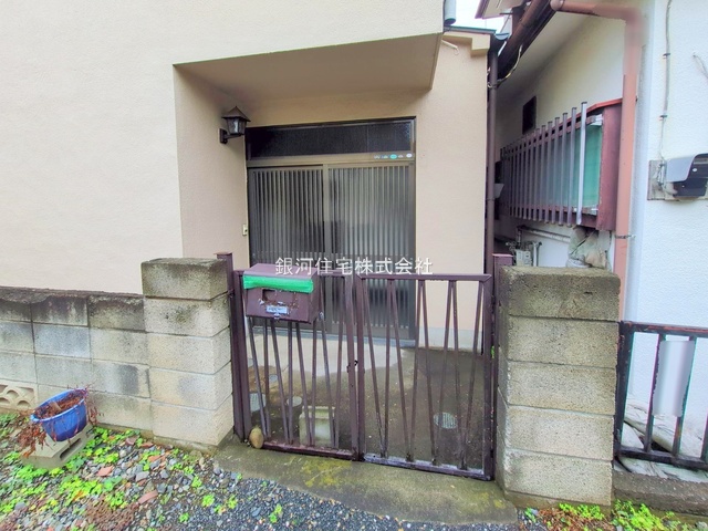 G00381766 埼玉県所沢市和ヶ原１丁目 中古一戸建て 930万円 土地面積58.28m² (約17.62坪) 建物面積46.97m² (約14.20坪) 間取り２ＬＤＫ 築年月1970年02月(築55年)【外観6】