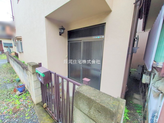 G00381766 埼玉県所沢市和ヶ原１丁目 中古一戸建て 930万円 土地面積58.28m² (約17.62坪) 建物面積46.97m² (約14.20坪) 間取り２ＬＤＫ 築年月1970年02月(築55年)【外観7】