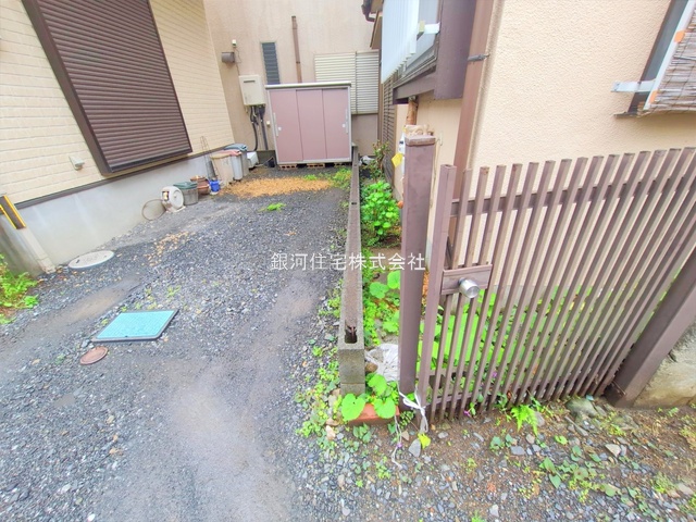 G00381766 埼玉県所沢市和ヶ原１丁目 中古一戸建て 930万円 土地面積58.28m² (約17.62坪) 建物面積46.97m² (約14.20坪) 間取り２ＬＤＫ 築年月1970年02月(築55年)【外観11】